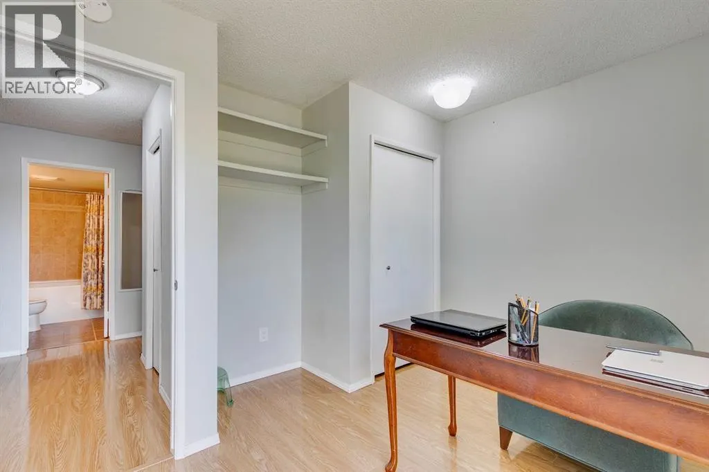 121, 860 Midridge Drive SE