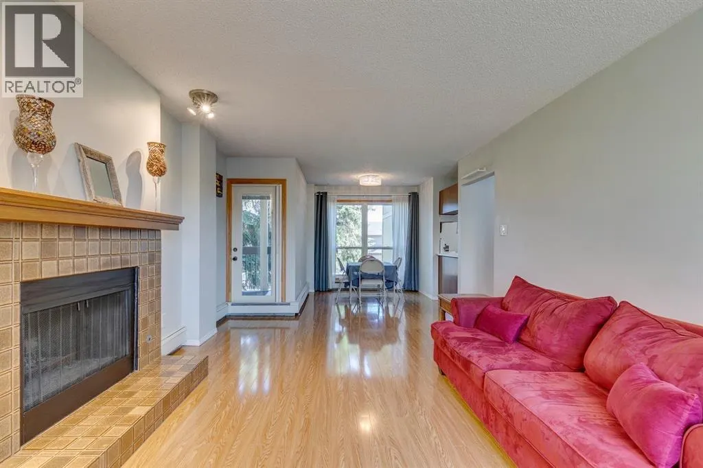 121, 860 Midridge Drive SE