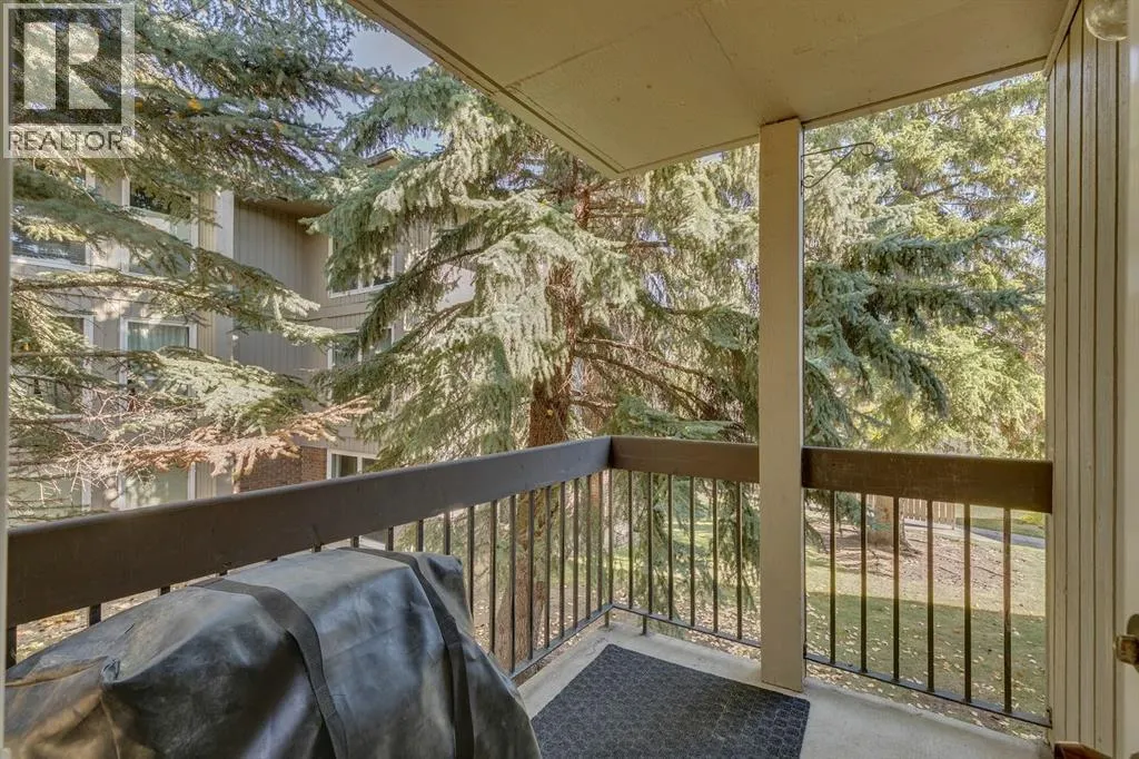121, 860 Midridge Drive SE