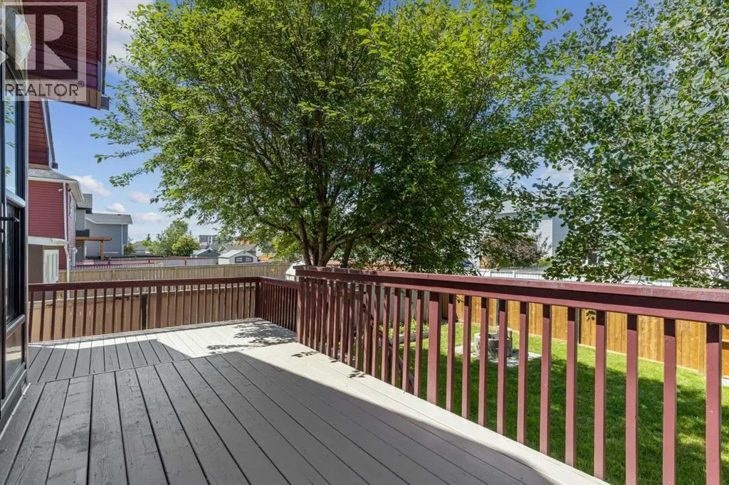 4 Martha's Meadow Place NE