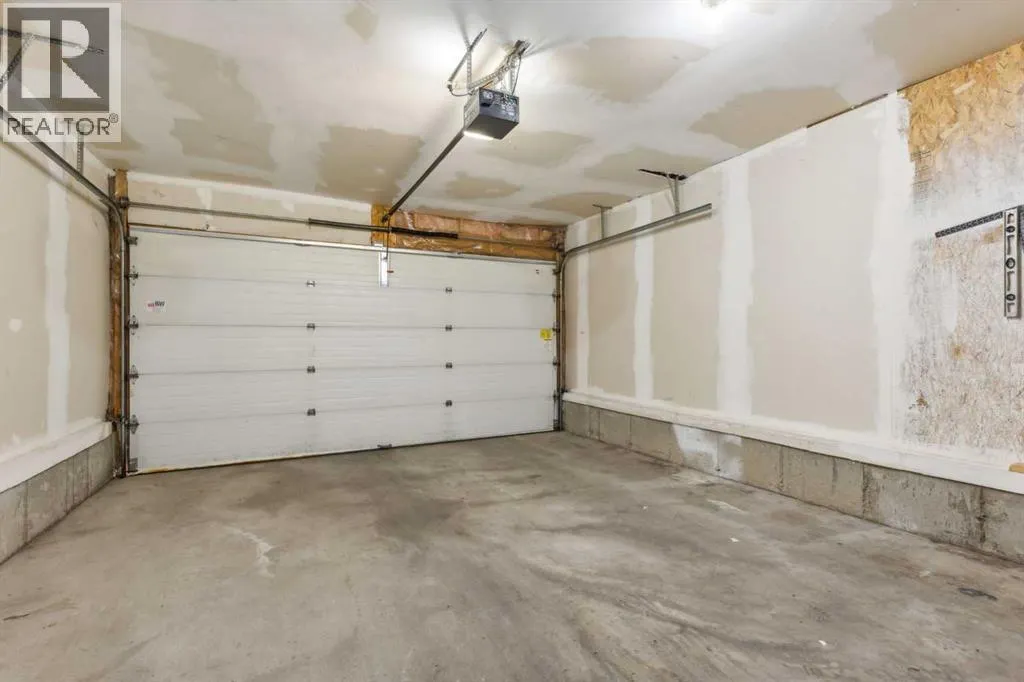 4 Martha's Meadow Place NE