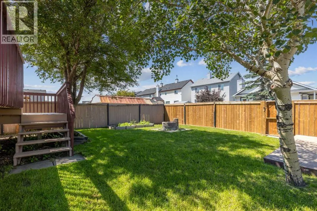 4 Martha's Meadow Place NE