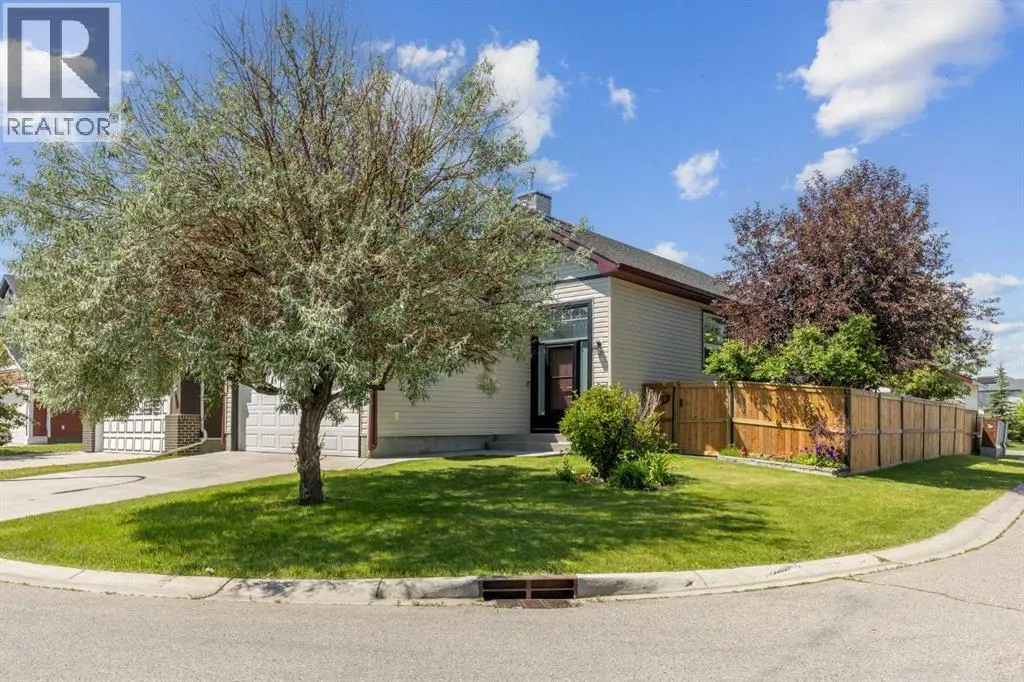 4 Martha's Meadow Place NE