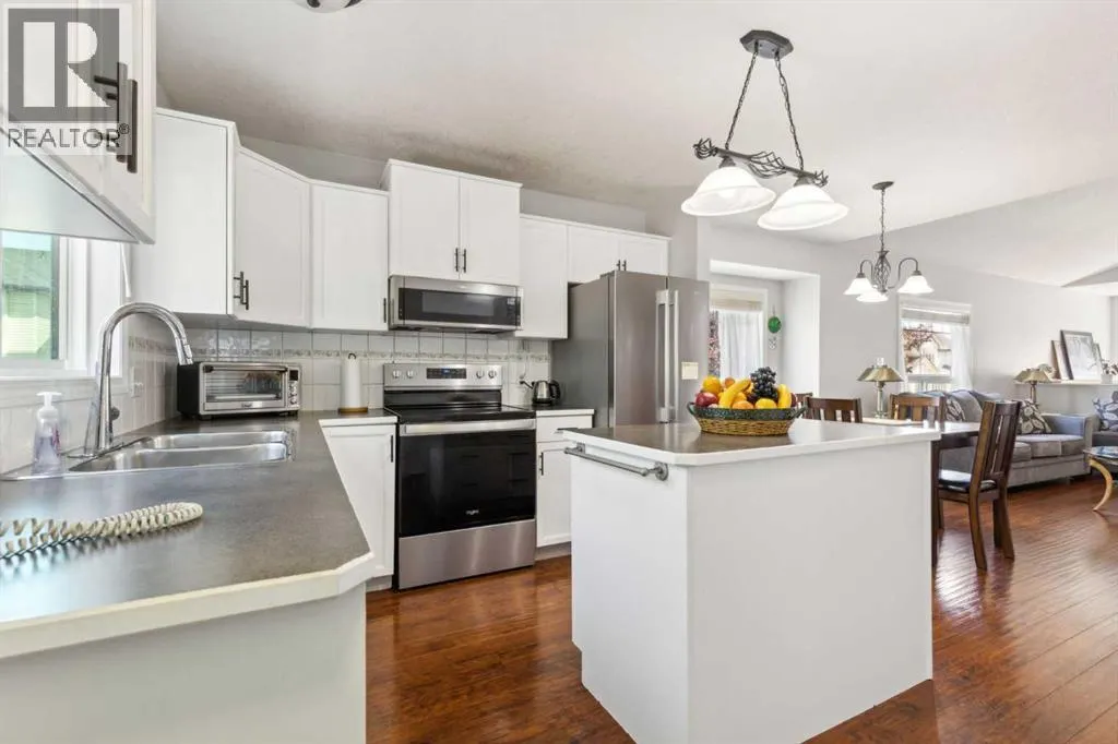 4 Martha's Meadow Place NE