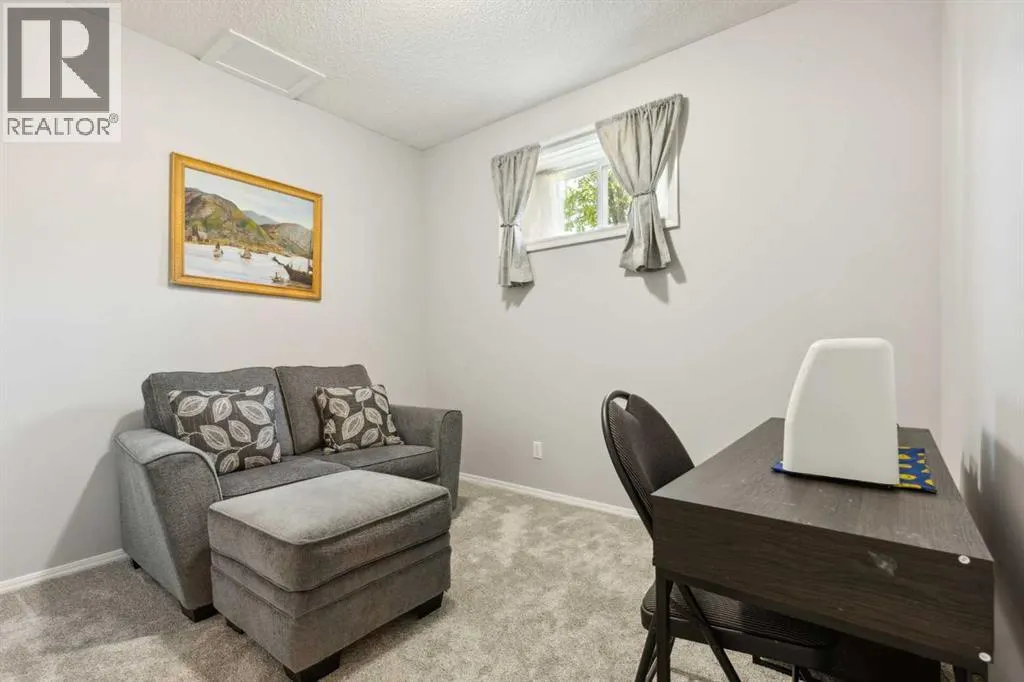 4 Martha's Meadow Place NE