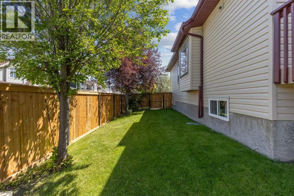 4 Martha's Meadow Place NE