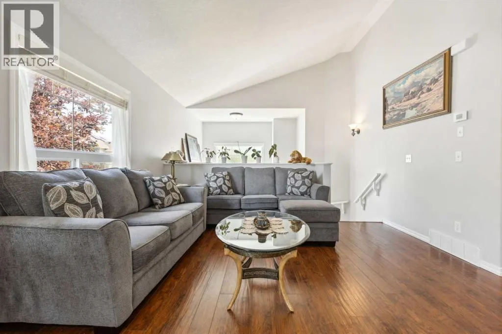 4 Martha's Meadow Place NE