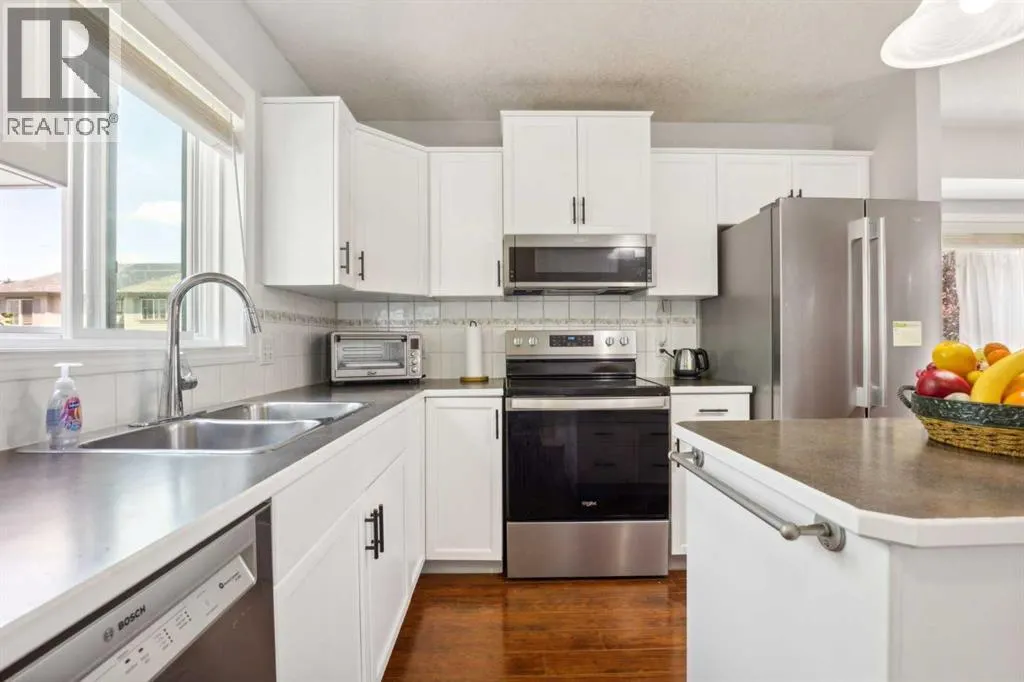 4 Martha's Meadow Place NE