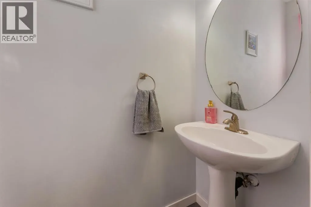 15 Covemeadow Close NE
