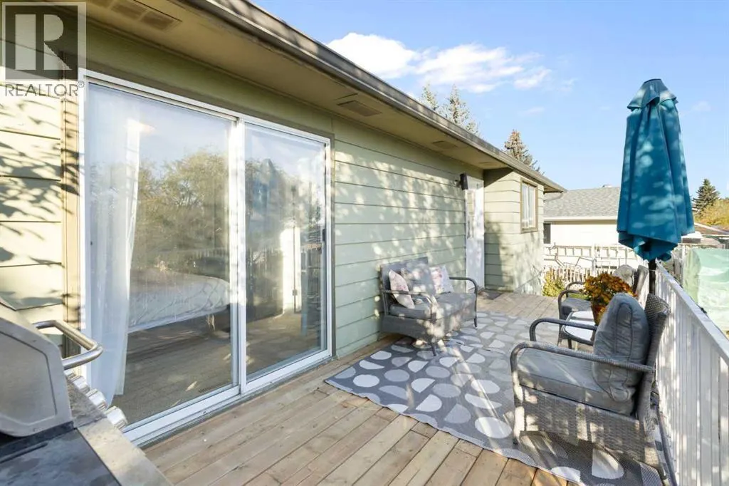 27 Deercrest Close SE