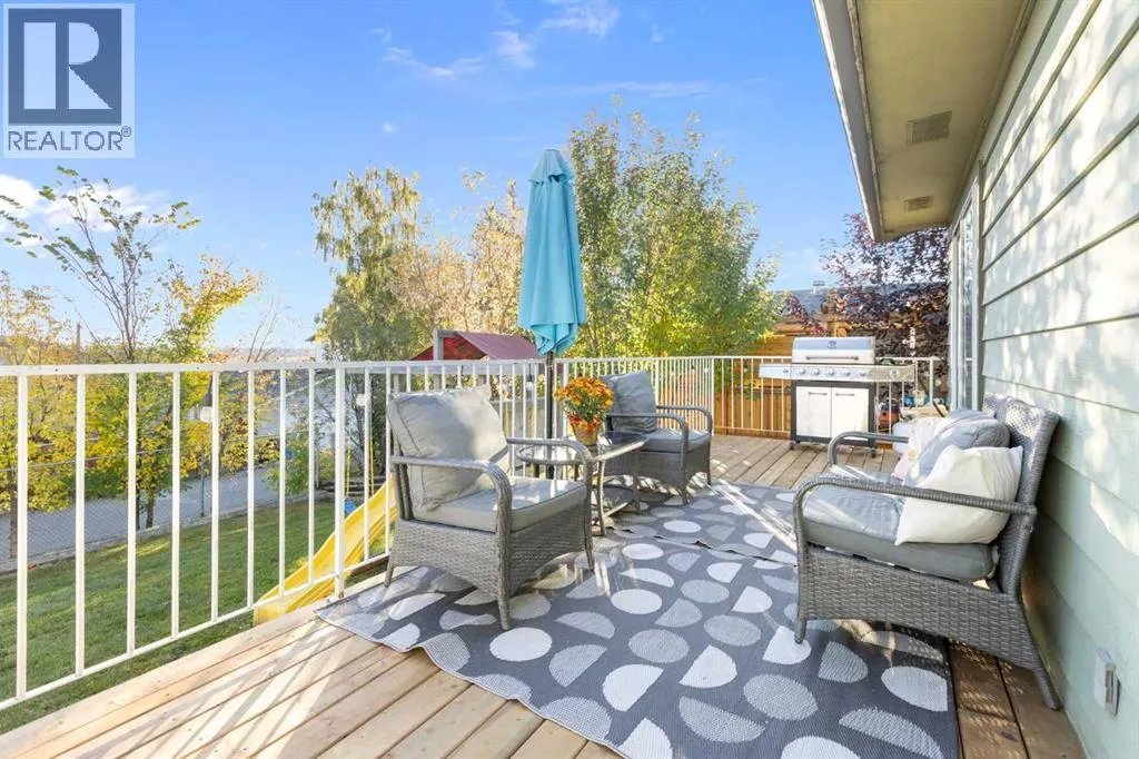 27 Deercrest Close SE