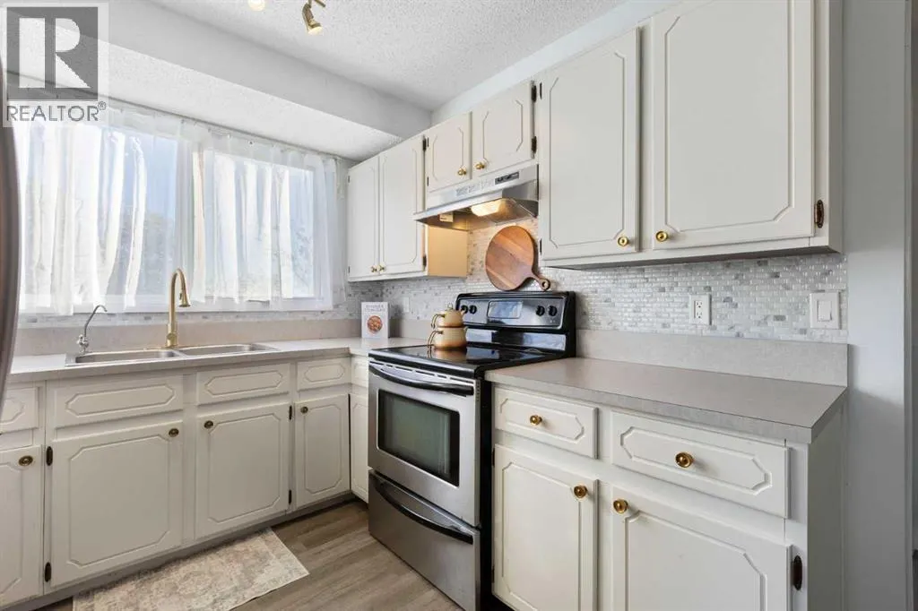 27 Deercrest Close SE