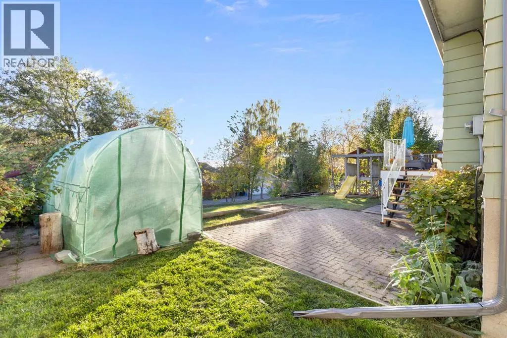27 Deercrest Close SE