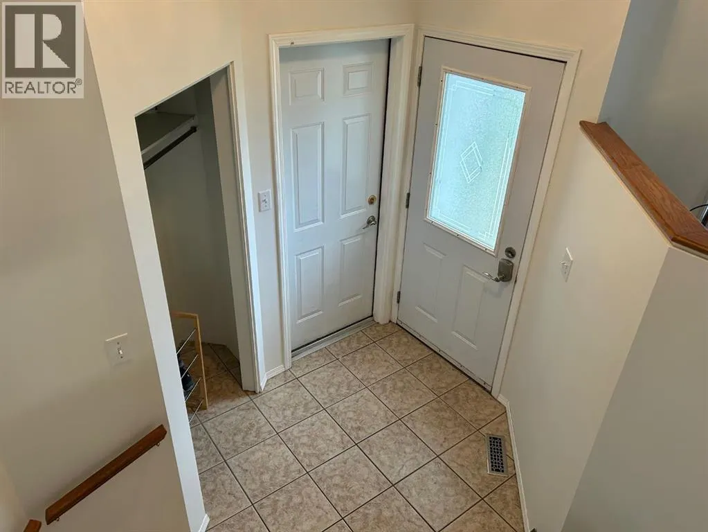 192 Mt Rundle Road W