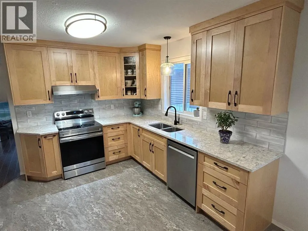 192 Mt Rundle Road W