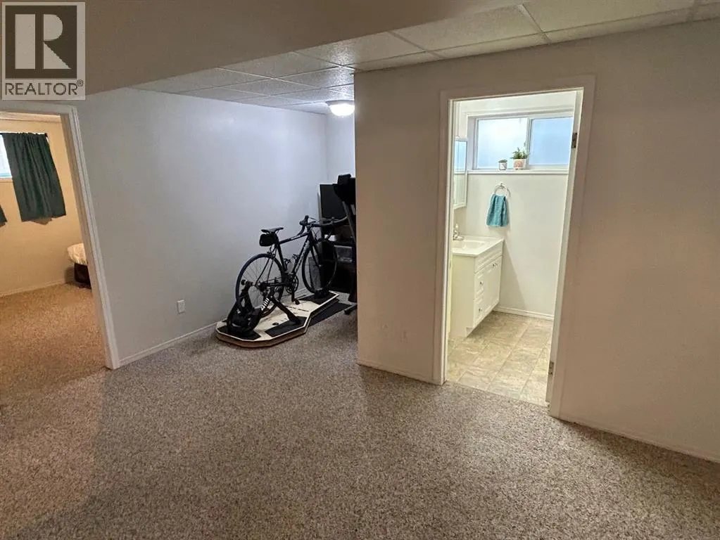 192 Mt Rundle Road W