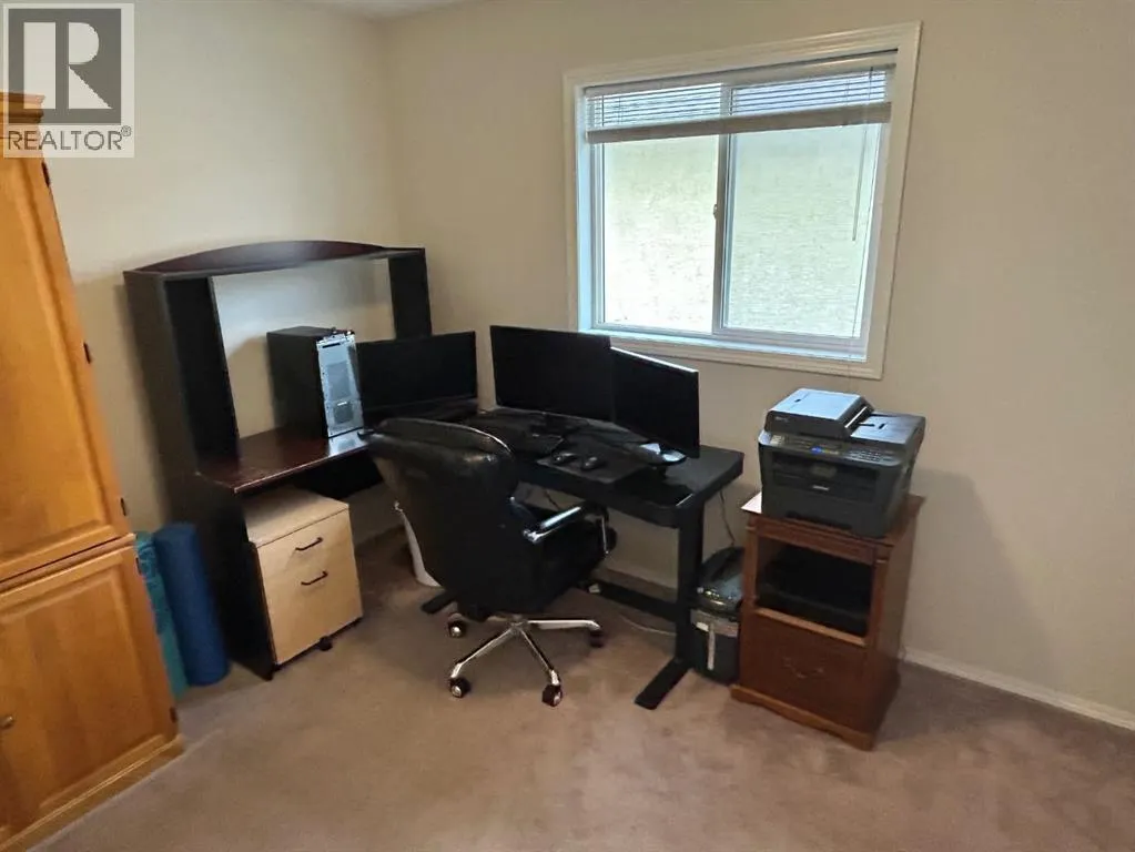 192 Mt Rundle Road W