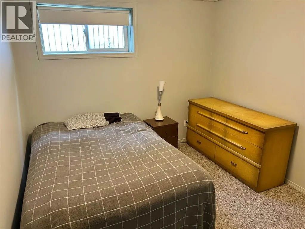 192 Mt Rundle Road W