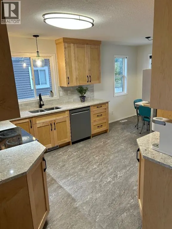 192 Mt Rundle Road W