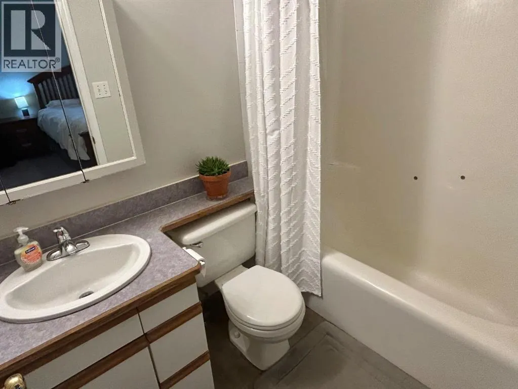 192 Mt Rundle Road W