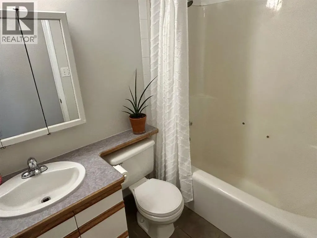 192 Mt Rundle Road W