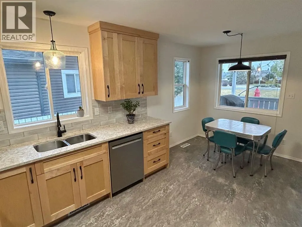 192 Mt Rundle Road W