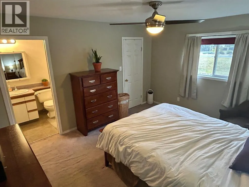 192 Mt Rundle Road W