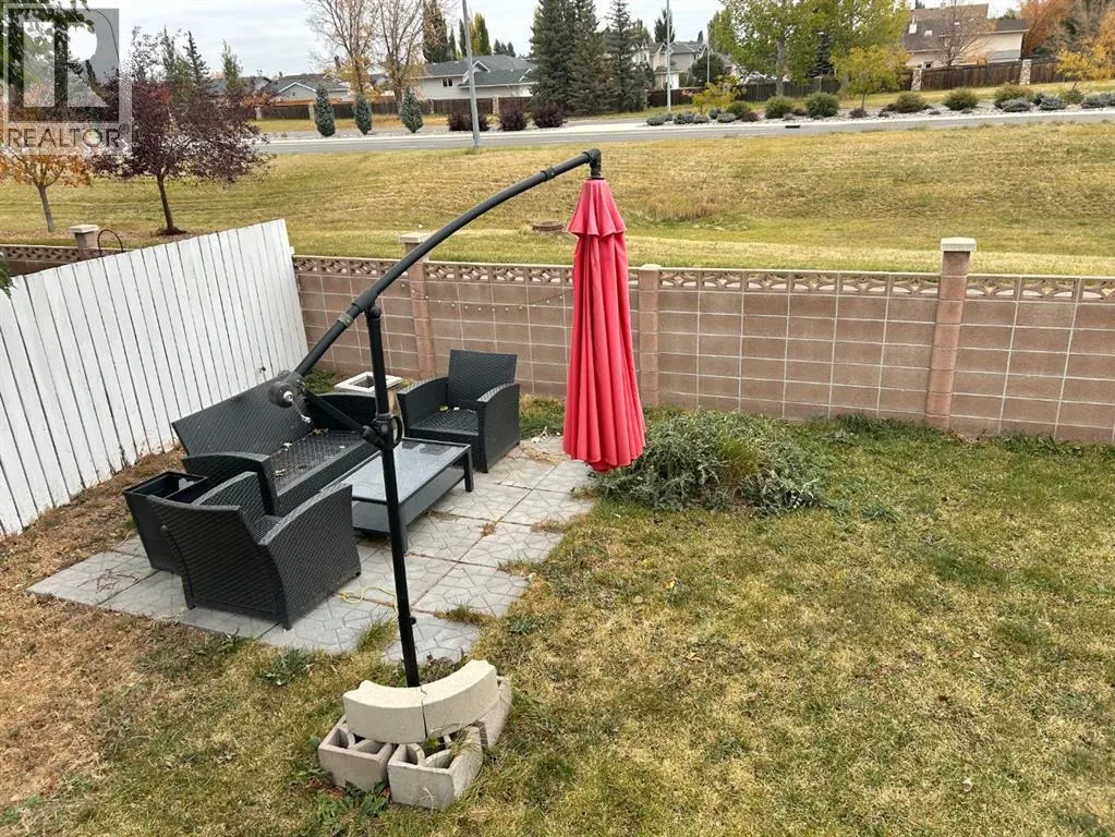 192 Mt Rundle Road W