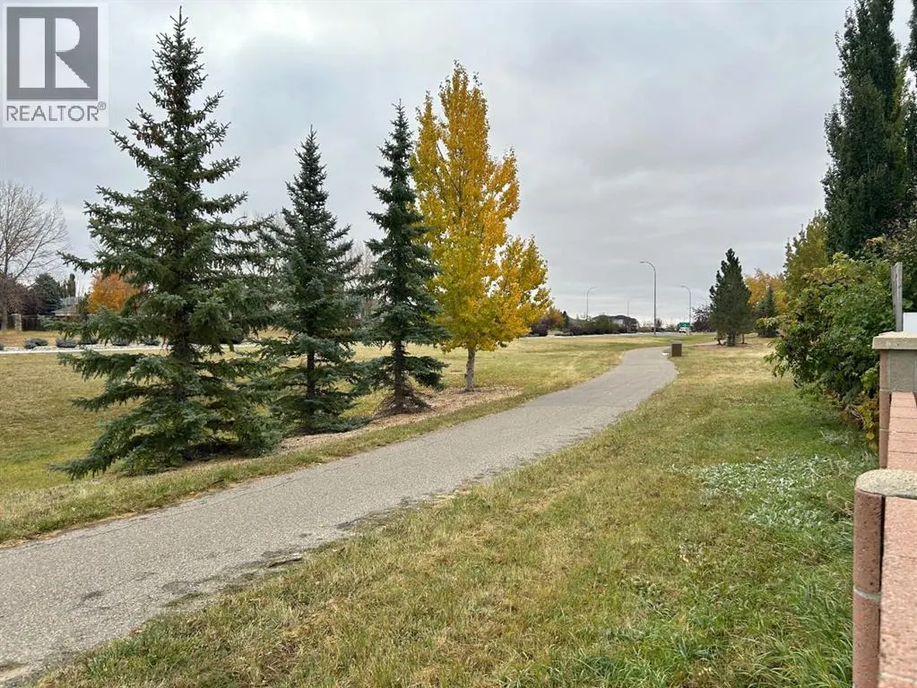 192 Mt Rundle Road W