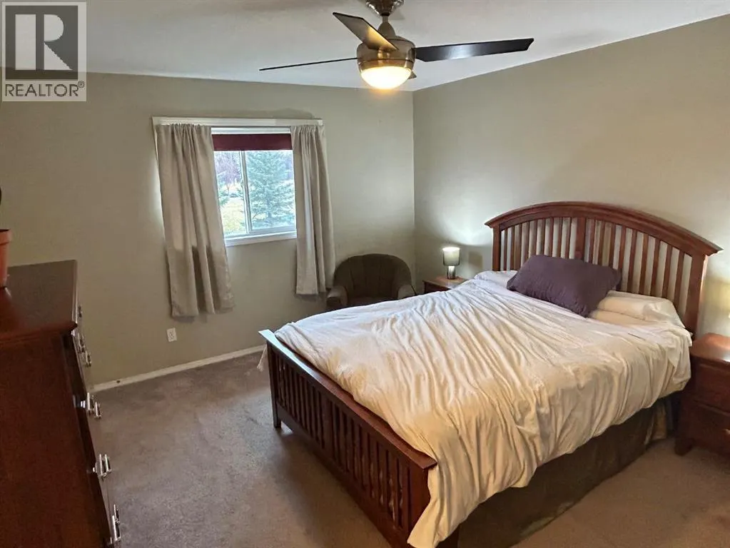 192 Mt Rundle Road W