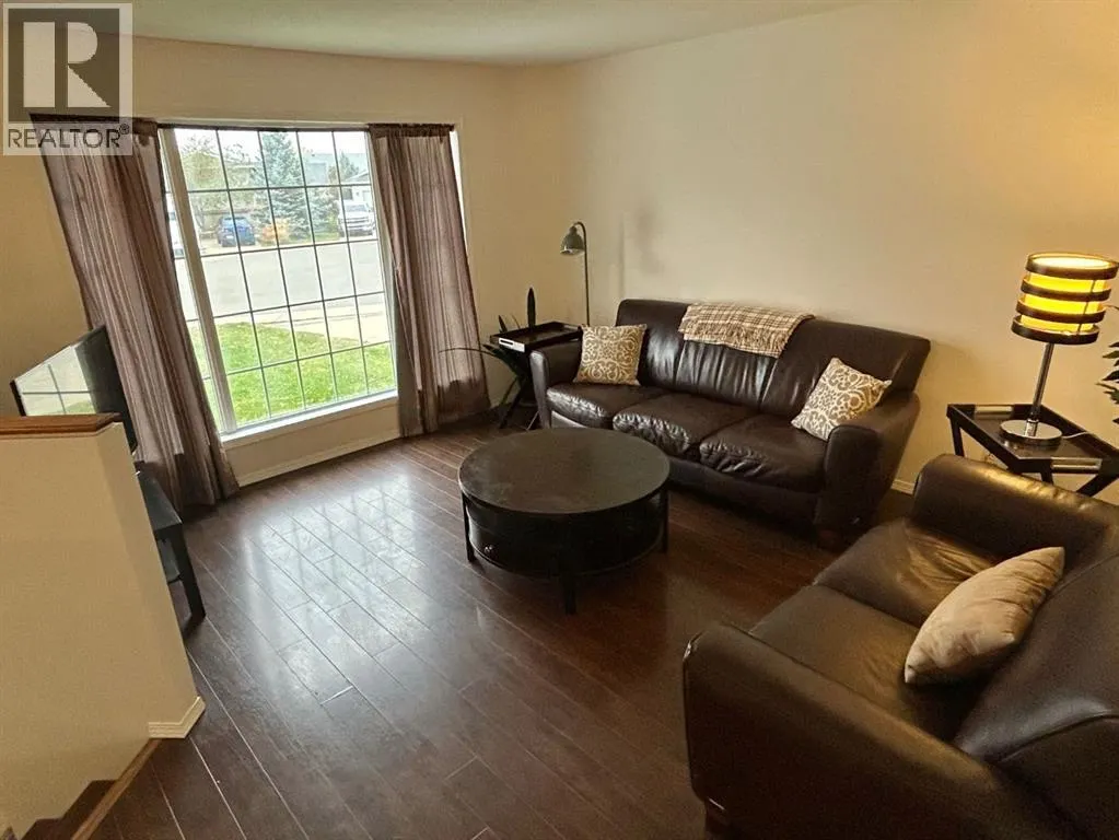 192 Mt Rundle Road W