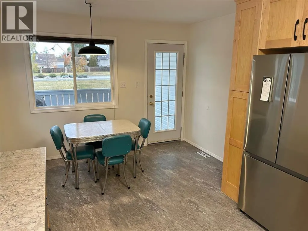 192 Mt Rundle Road W
