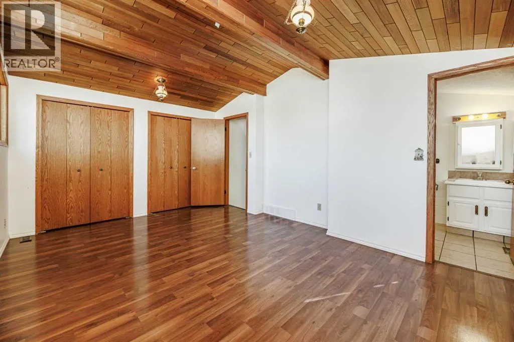 32 Huget Crescent