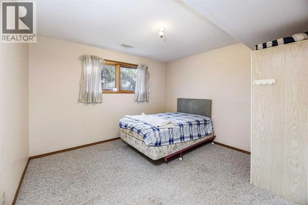 32 Huget Crescent