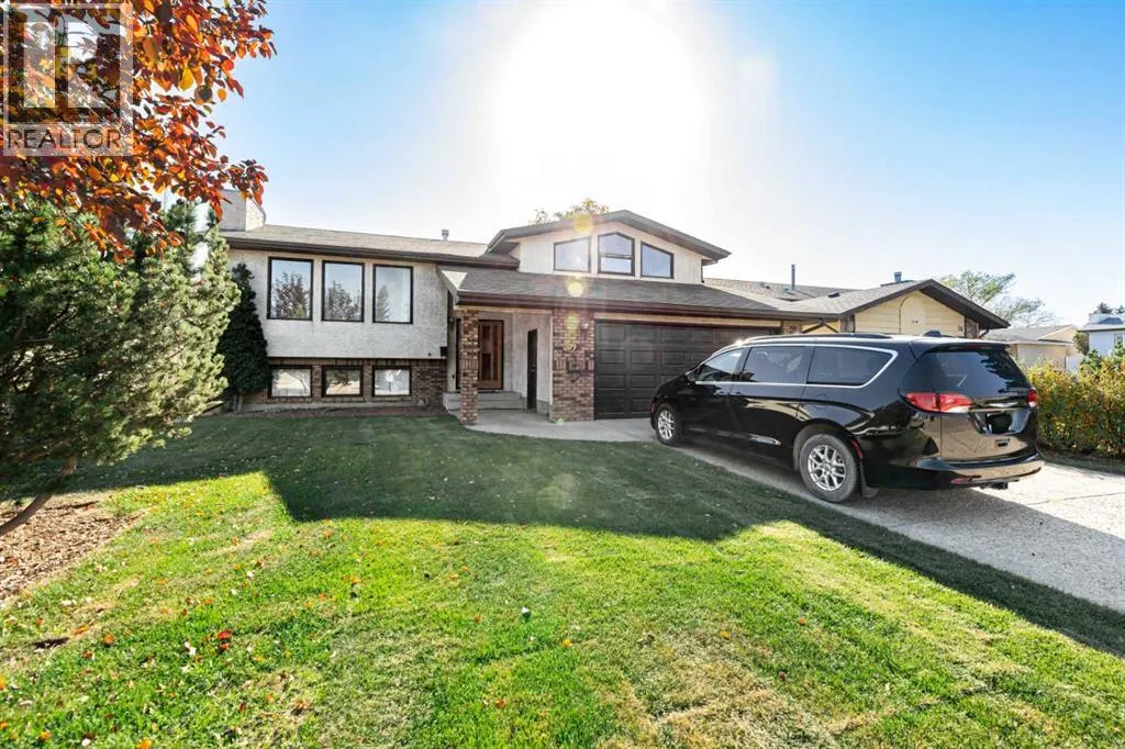 32 Huget Crescent