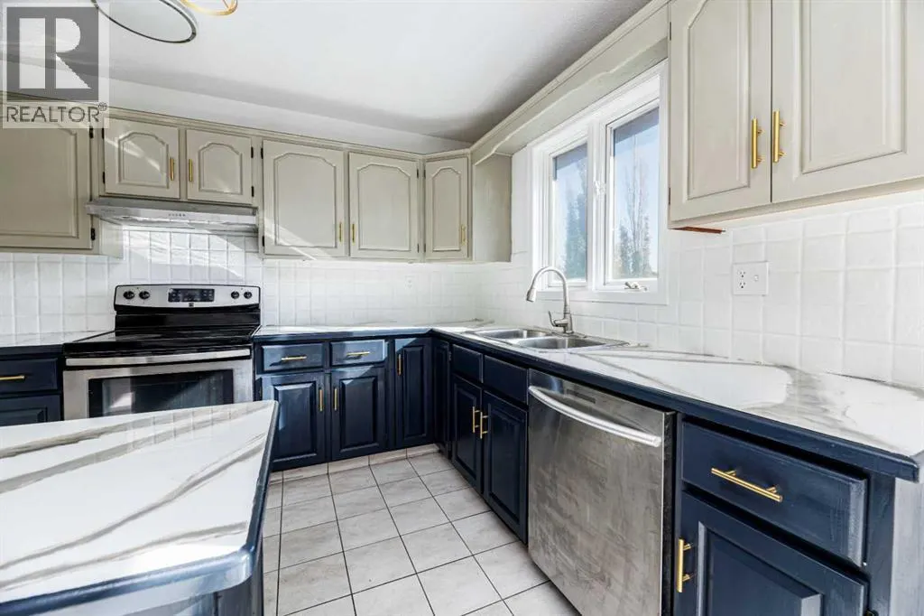 32 Huget Crescent