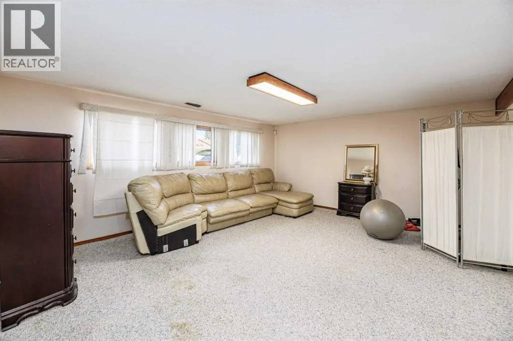 32 Huget Crescent