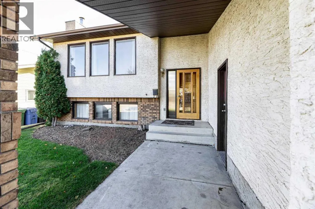 32 Huget Crescent
