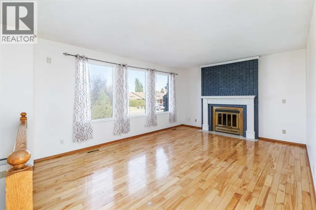 32 Huget Crescent