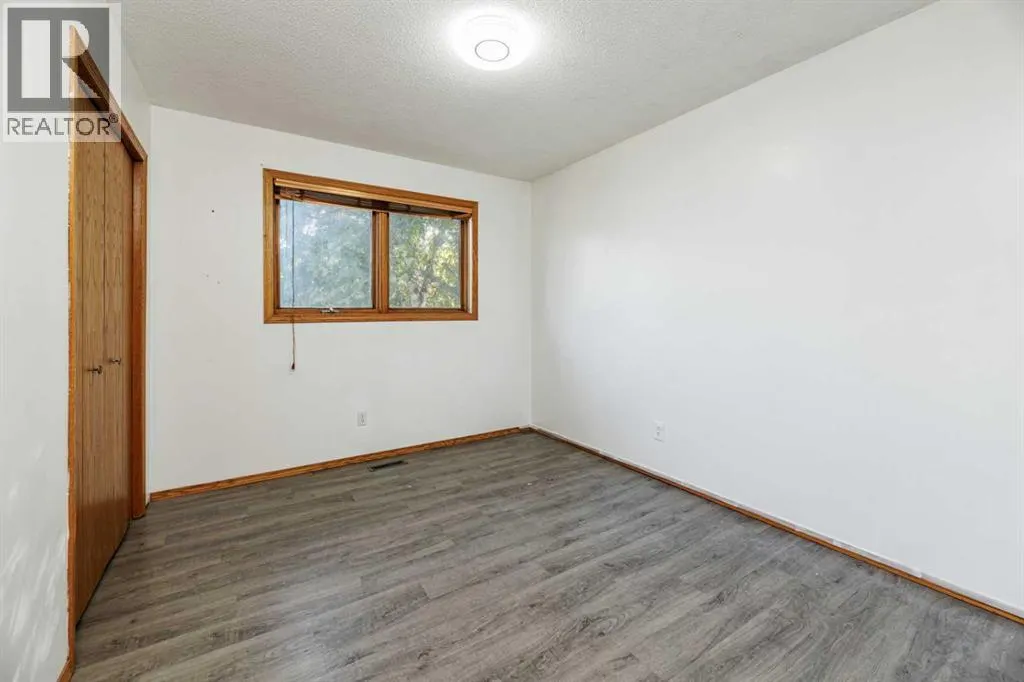 32 Huget Crescent