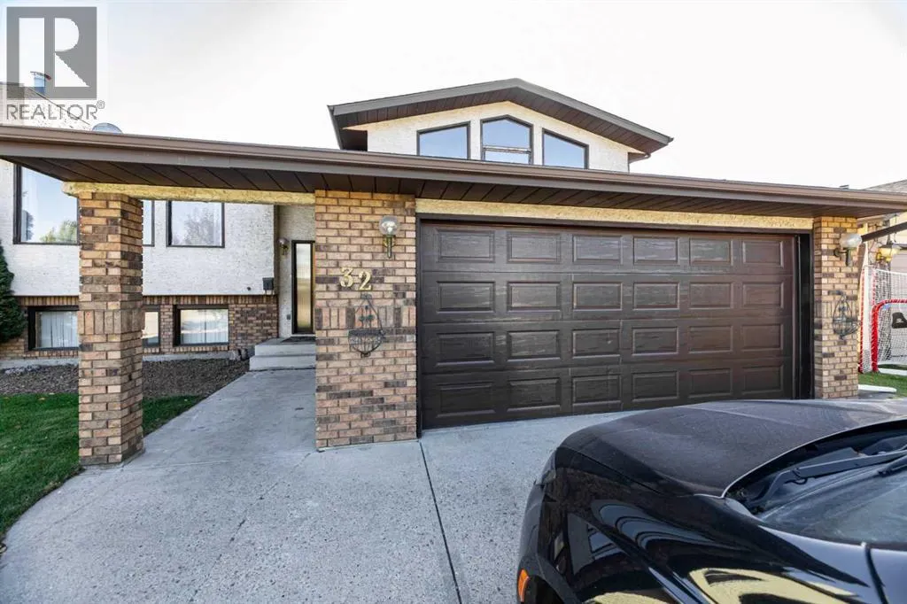 32 Huget Crescent