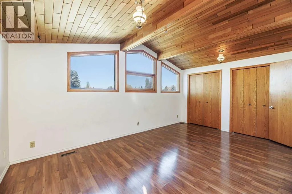 32 Huget Crescent