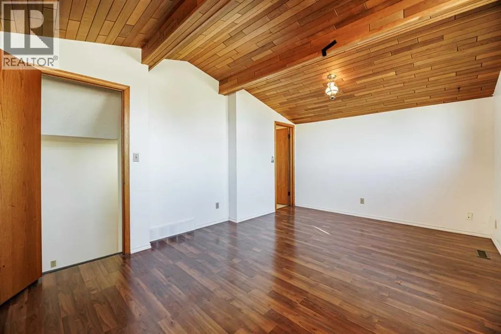 32 Huget Crescent