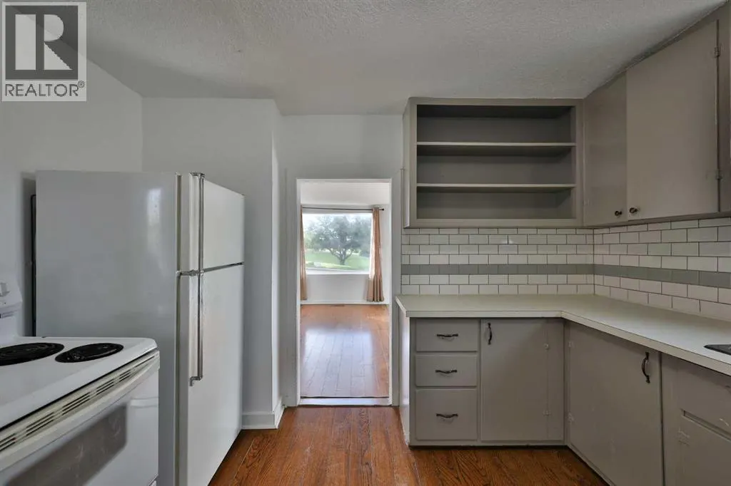 380 3 Street E