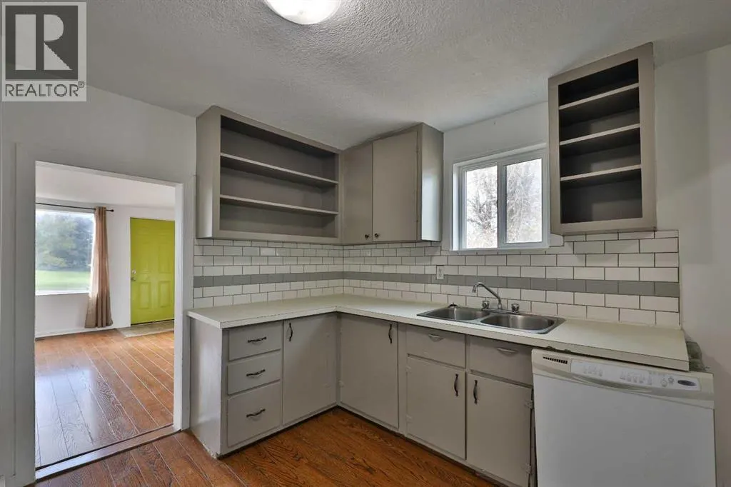 380 3 Street E