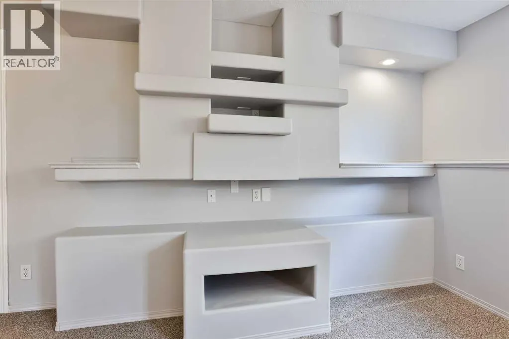 30 MT Backus Crescent W