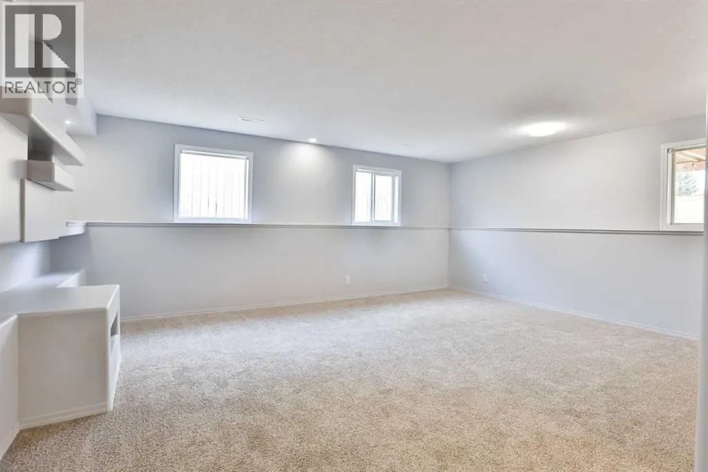 30 MT Backus Crescent W