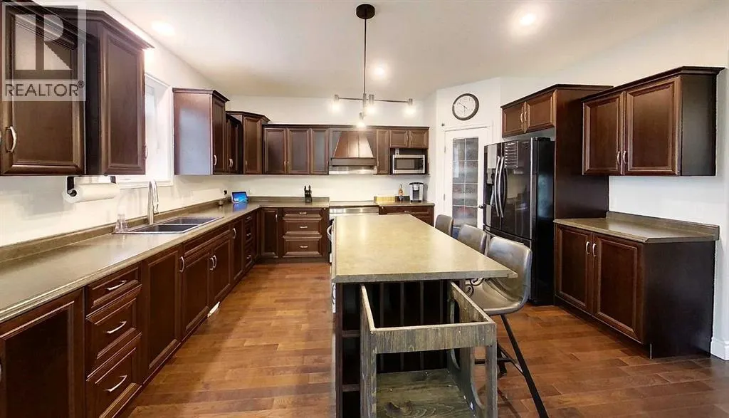 7 Bench Creek Estate