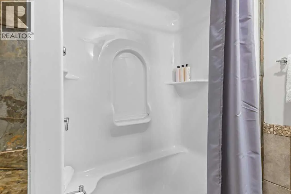 210, 173 Kananaskis Way