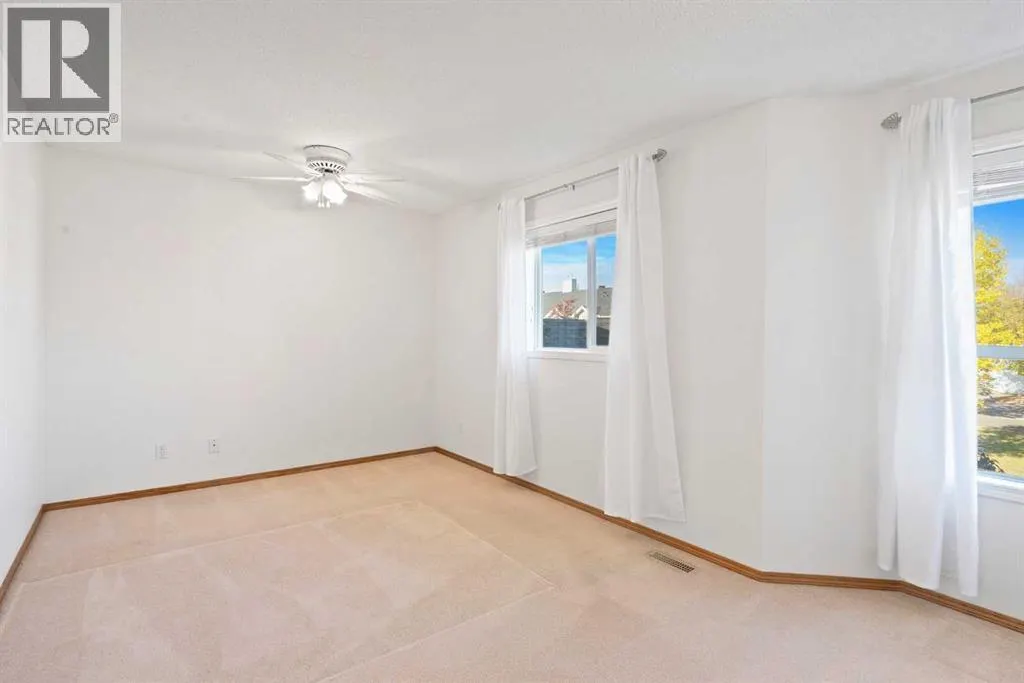 185 Mt Douglas Manor SE